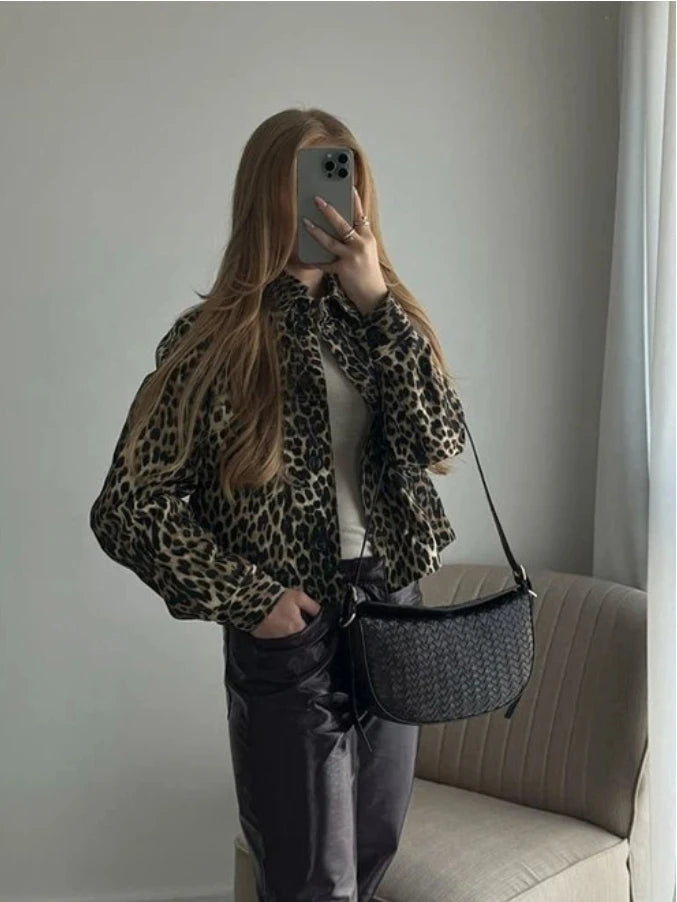 Cropped dad sherpa trucker jacket in leopard print for casual wear