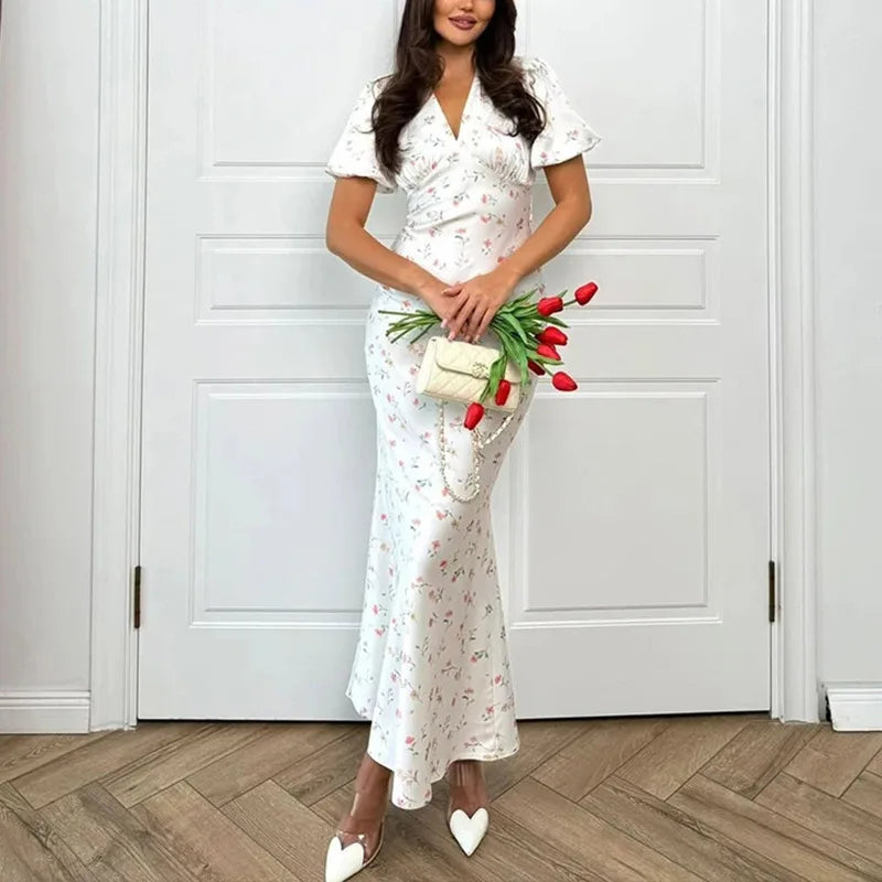 Women's floral dress dress in white, perfect for spring outings