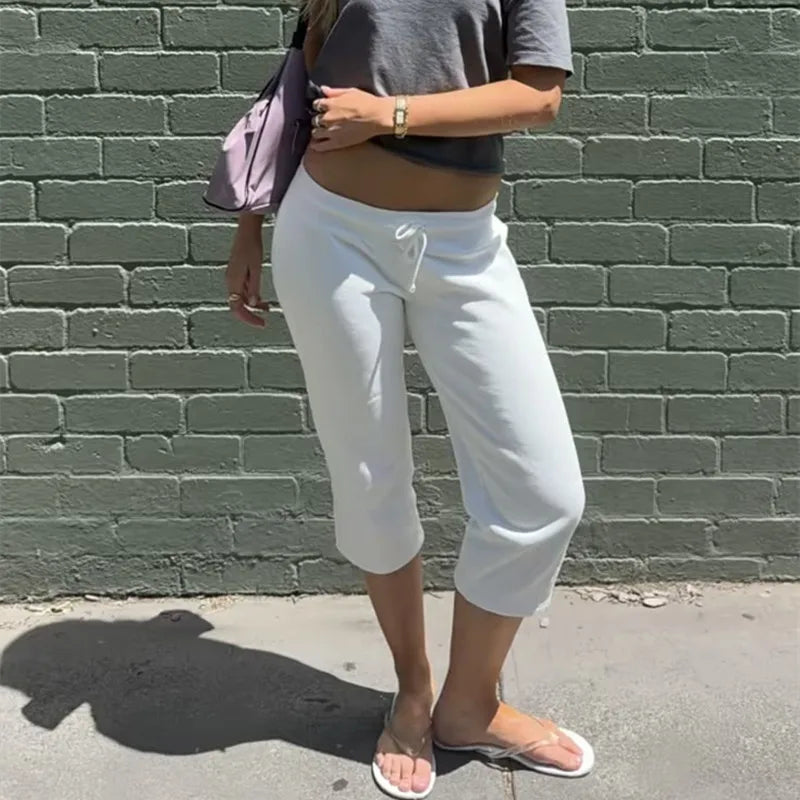 Women's white cropped pants, soft fabric, perfect for casual outings